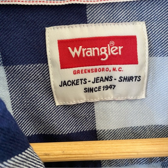 Wrangler | Navy Buffalo Plaid Flannel Button Down - Picture 7 of 8